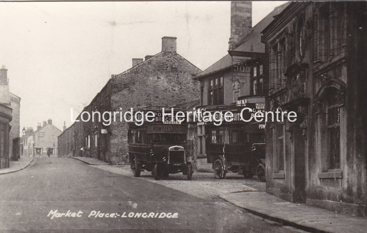 128A - Dog Inn - Double decker buses outside on Market Place - 1920